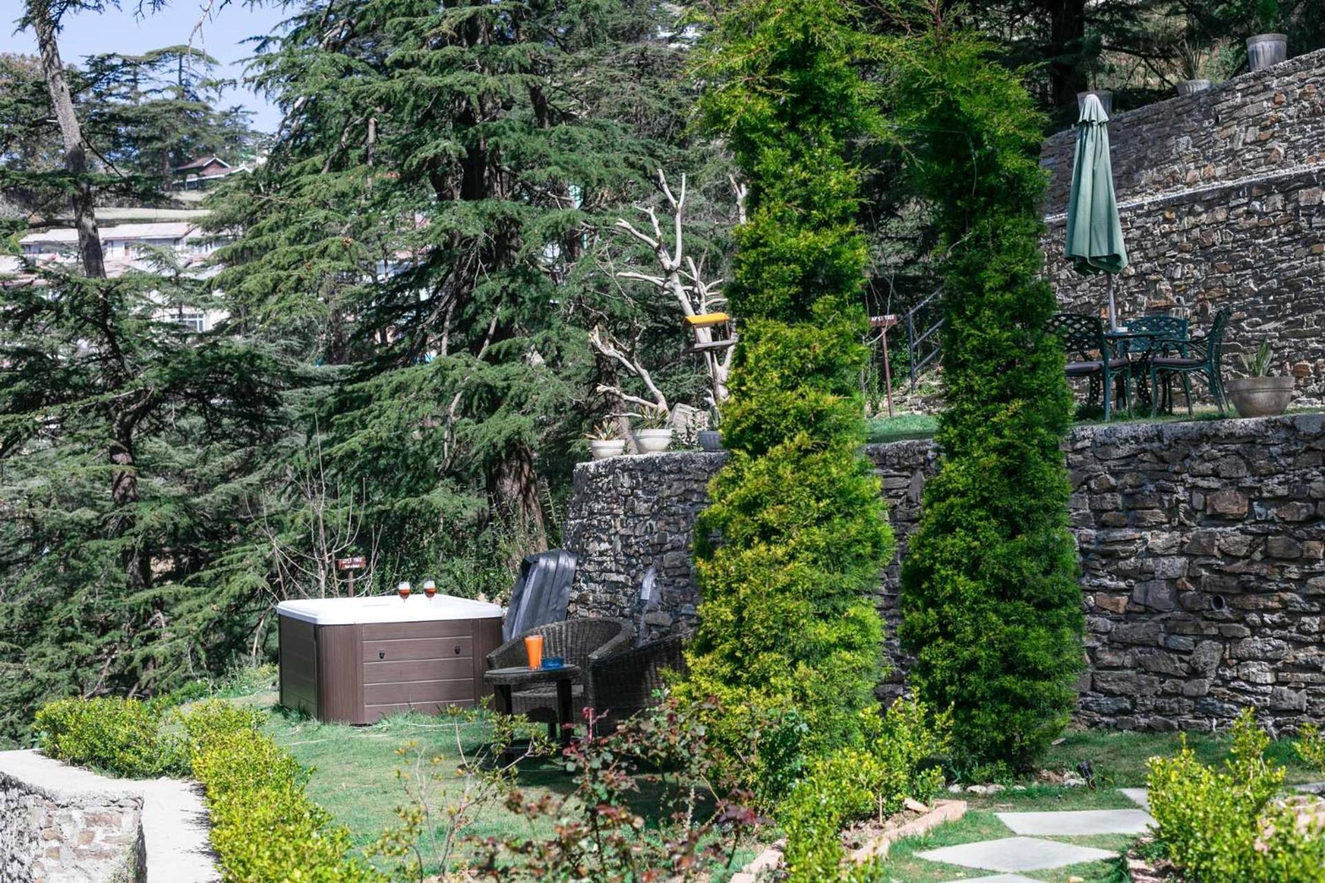 Stayvista At Pine Estate With Outdoor Jacuzzi 심라 외부 사진